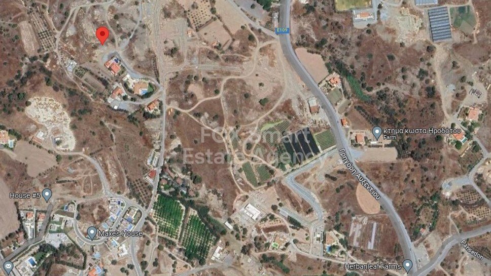 House in Parekklisha - view 1