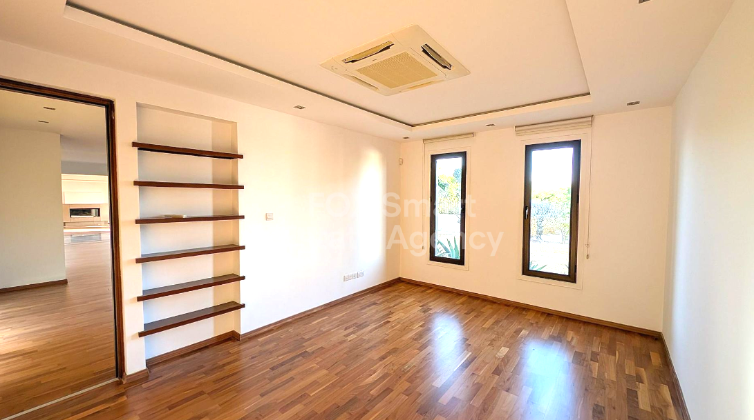 Five bedroom house for sale, Dromolaxia.