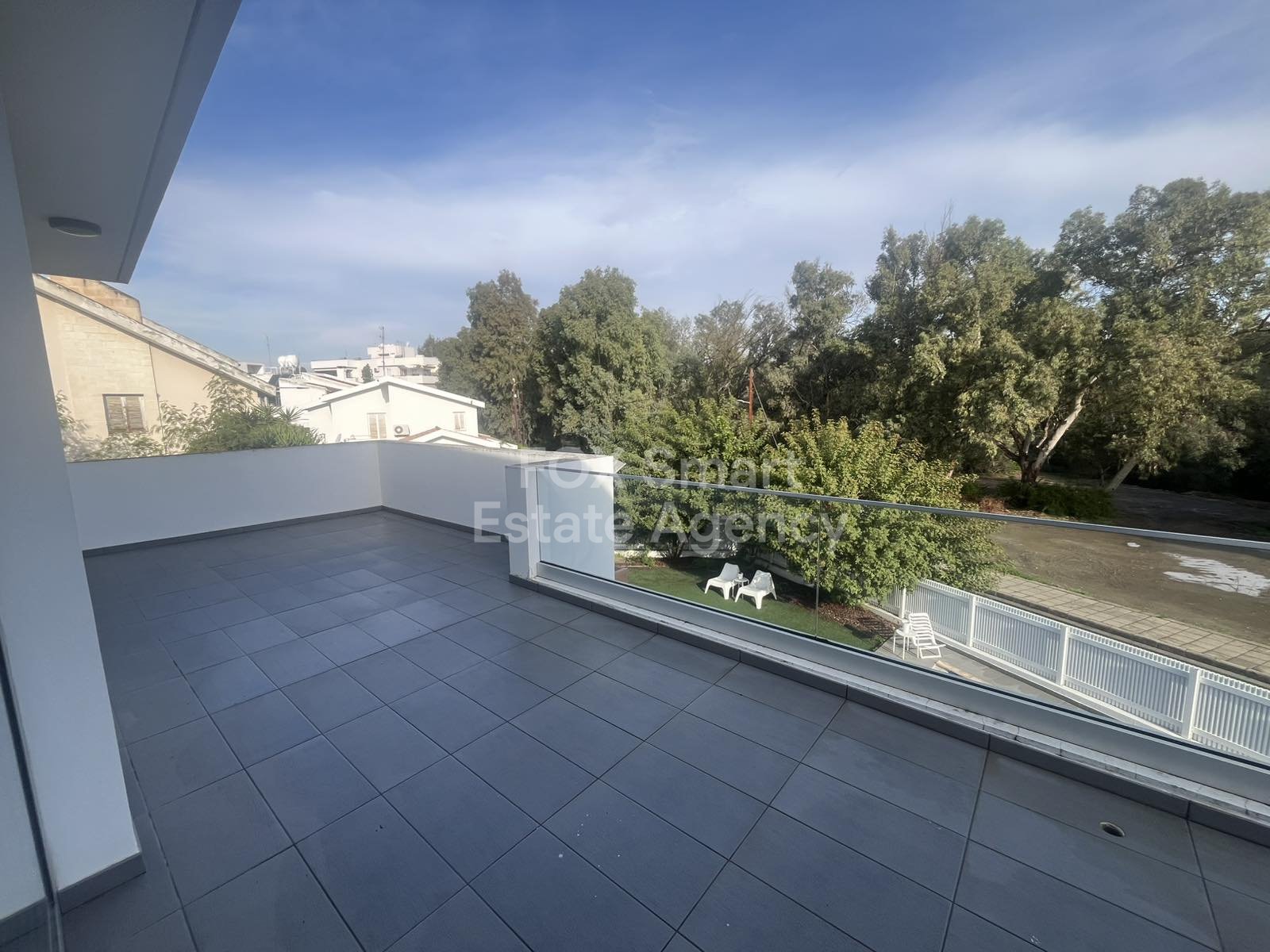 For rent 5 bedroom semi detached furnished house in Strovolos, close to the Presidential Palace, Wargaming, English School and PWC.