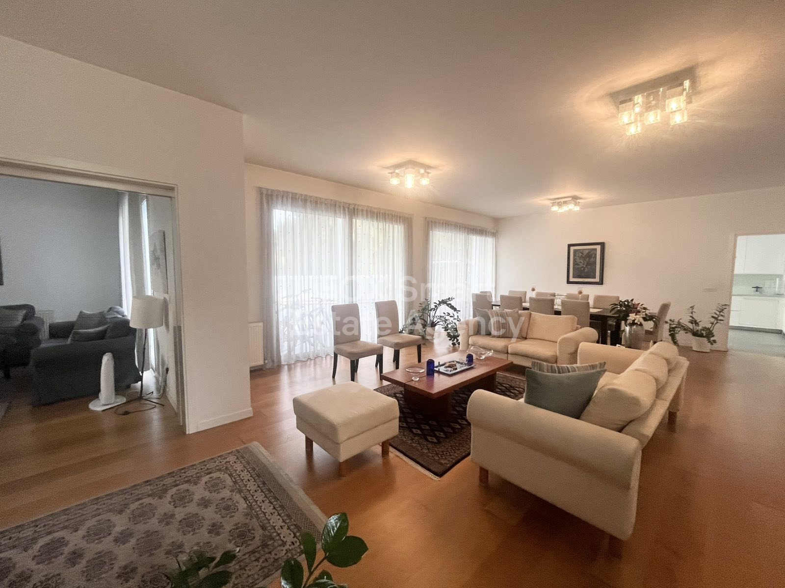 For rent 5 bedroom semi detached furnished house in Strovolos, close to the Presidential Palace, Wargaming, English School and PWC.