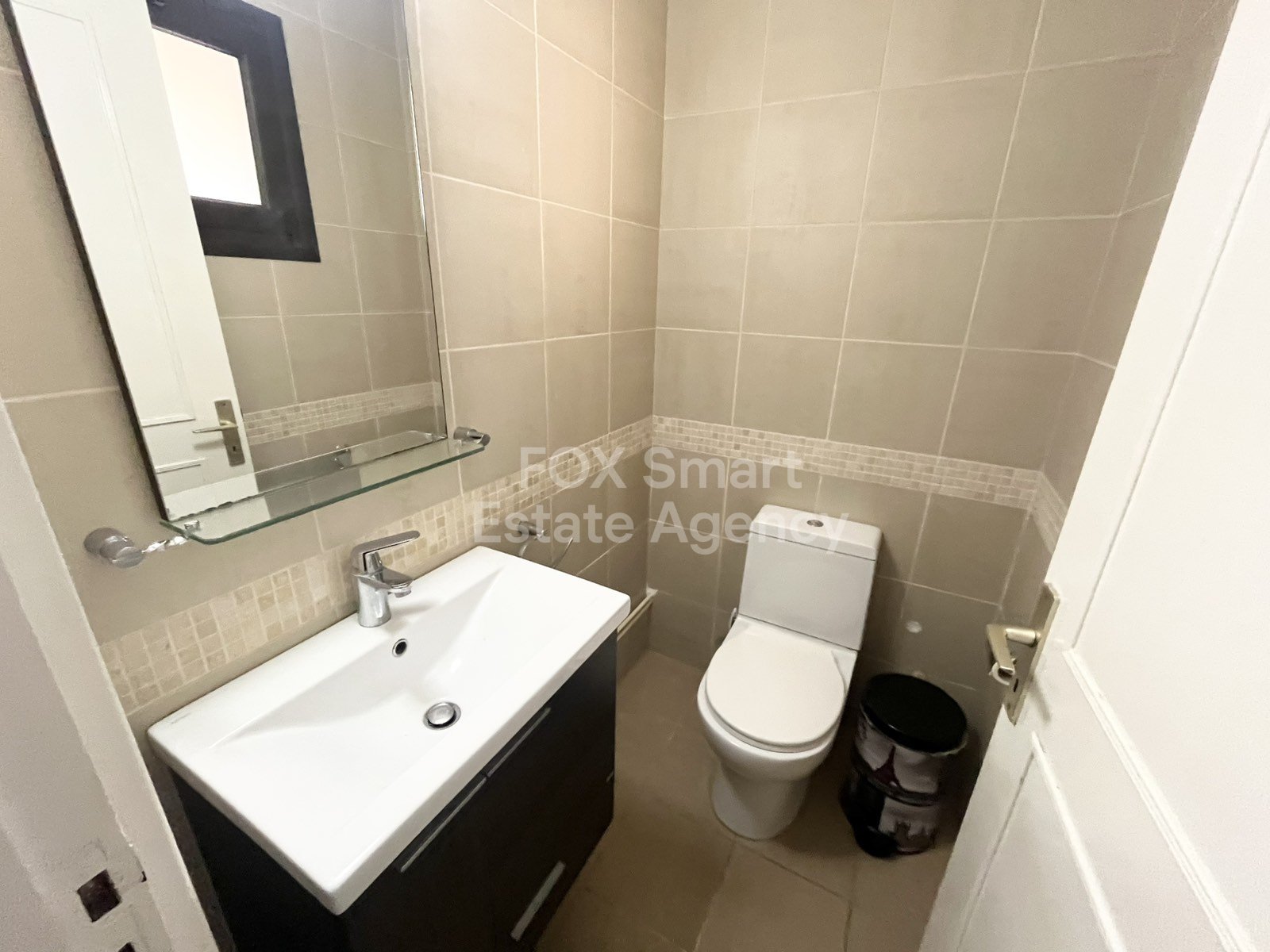 For rent 3 bedroom ground floor apartment in Agioi Omologites, near American School.