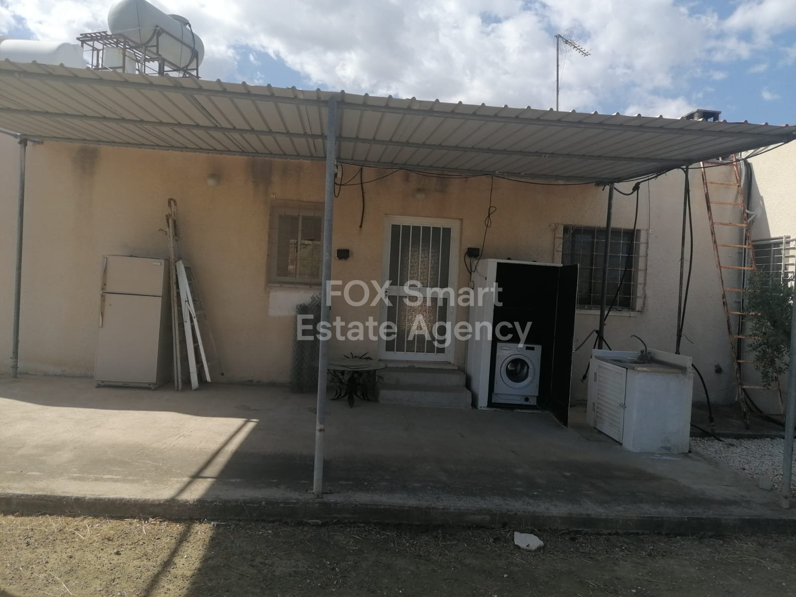 Detached house in over 14000sqm land, between Sia and Alambra