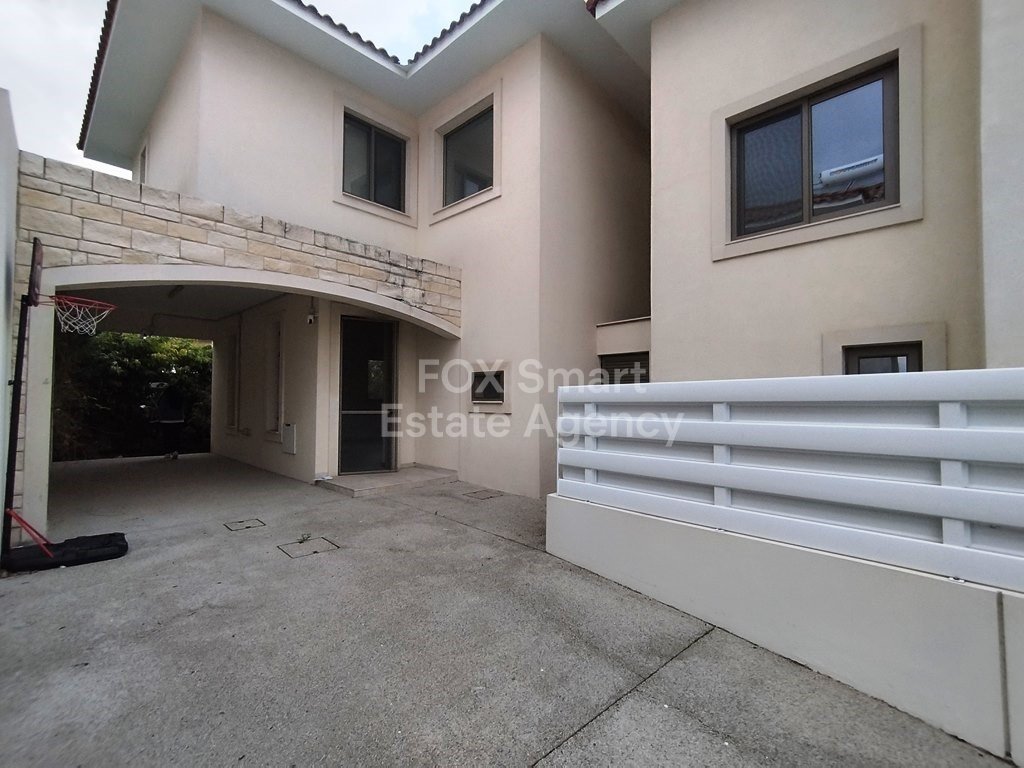 Luxurious 3 Bedroom Villa in Livadia For Rent