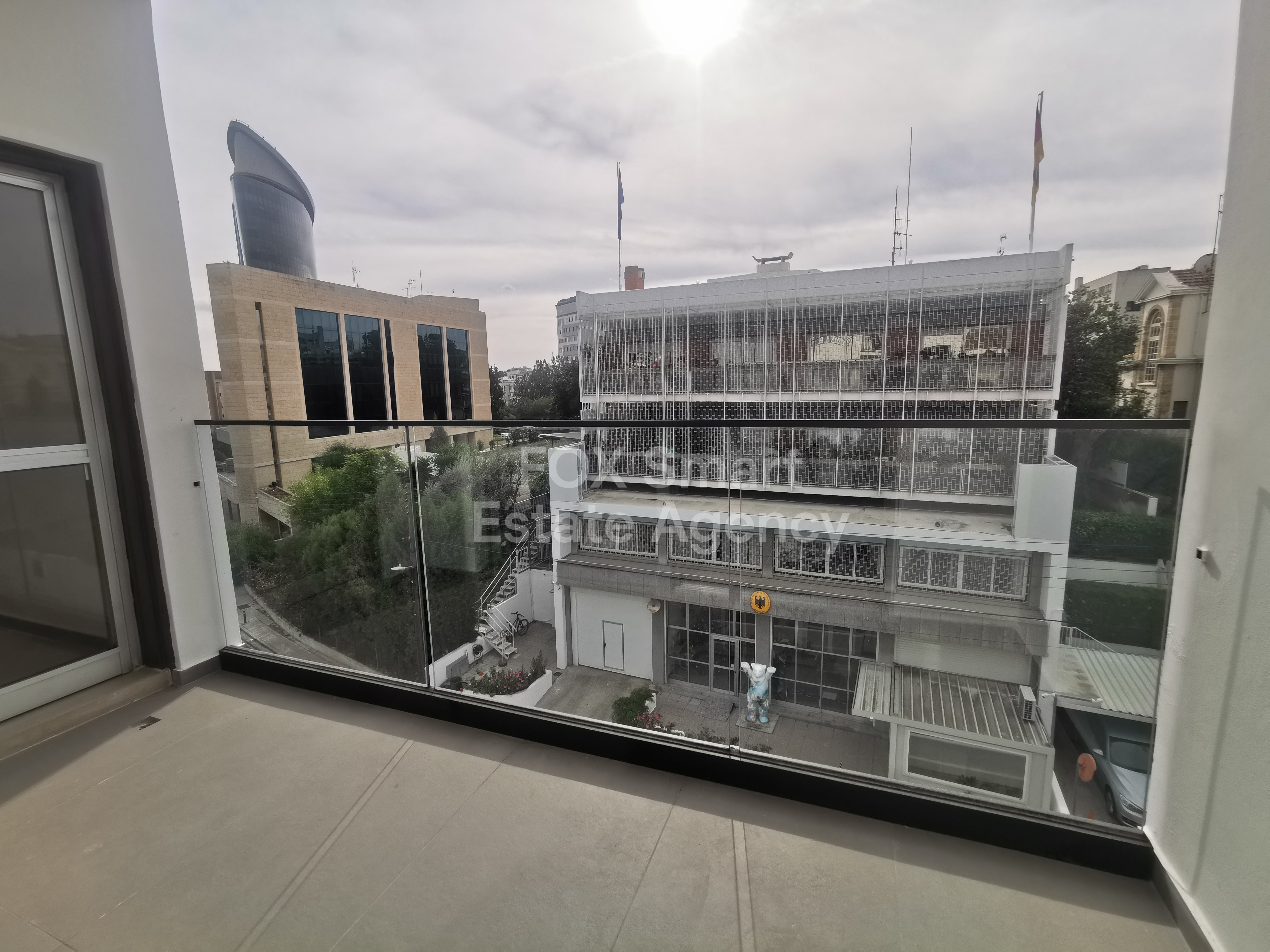 Apartment in Ayioi Omoloyites - Image 5