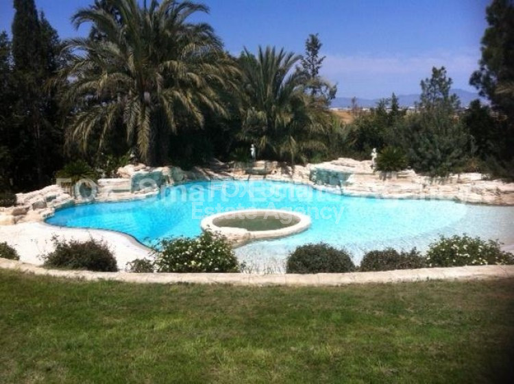 House, For Sale, Nicosia, Latsia  5 Bedrooms 4100.00 SqMt 