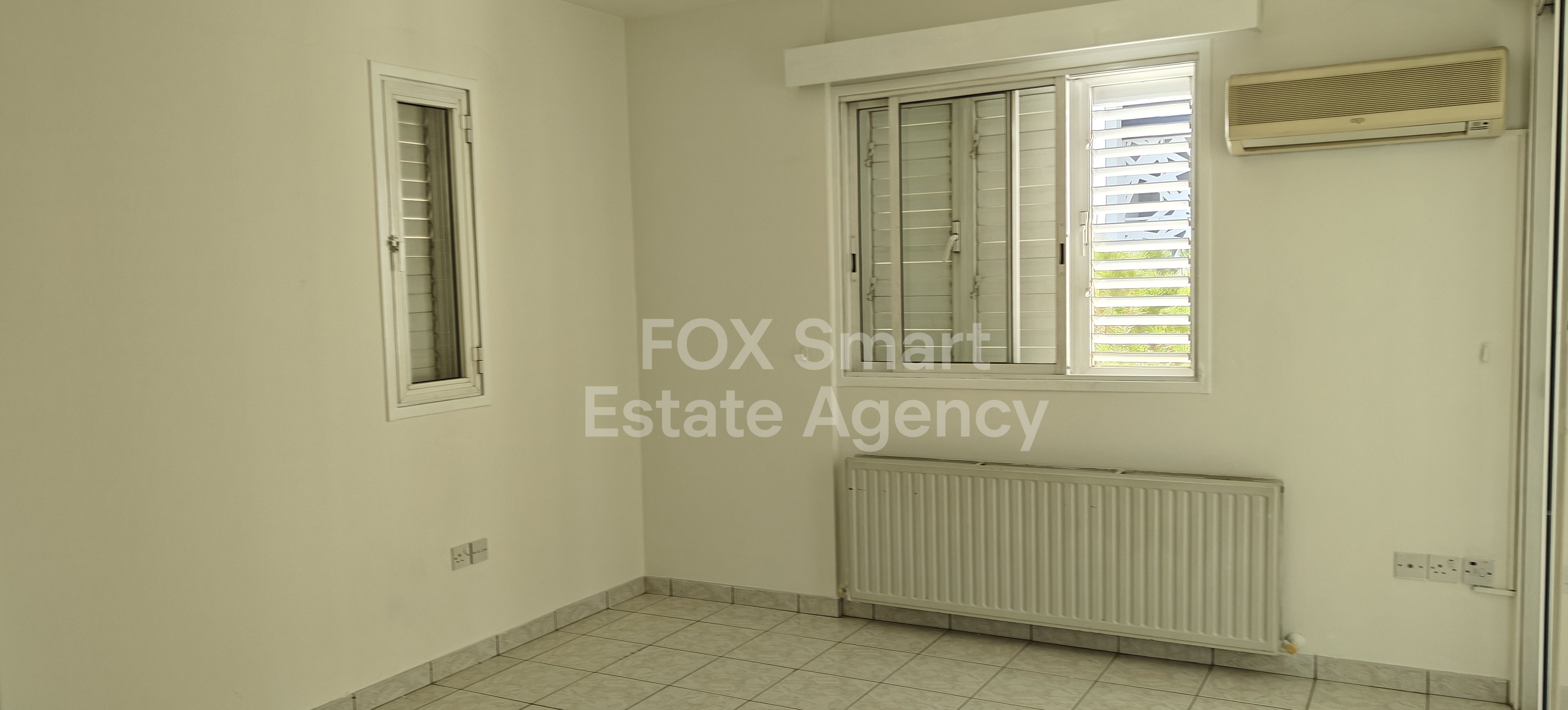 For rent spacious whole floor 3-bedroom apartment in Makedonitisa close to the Mall of Egkomi