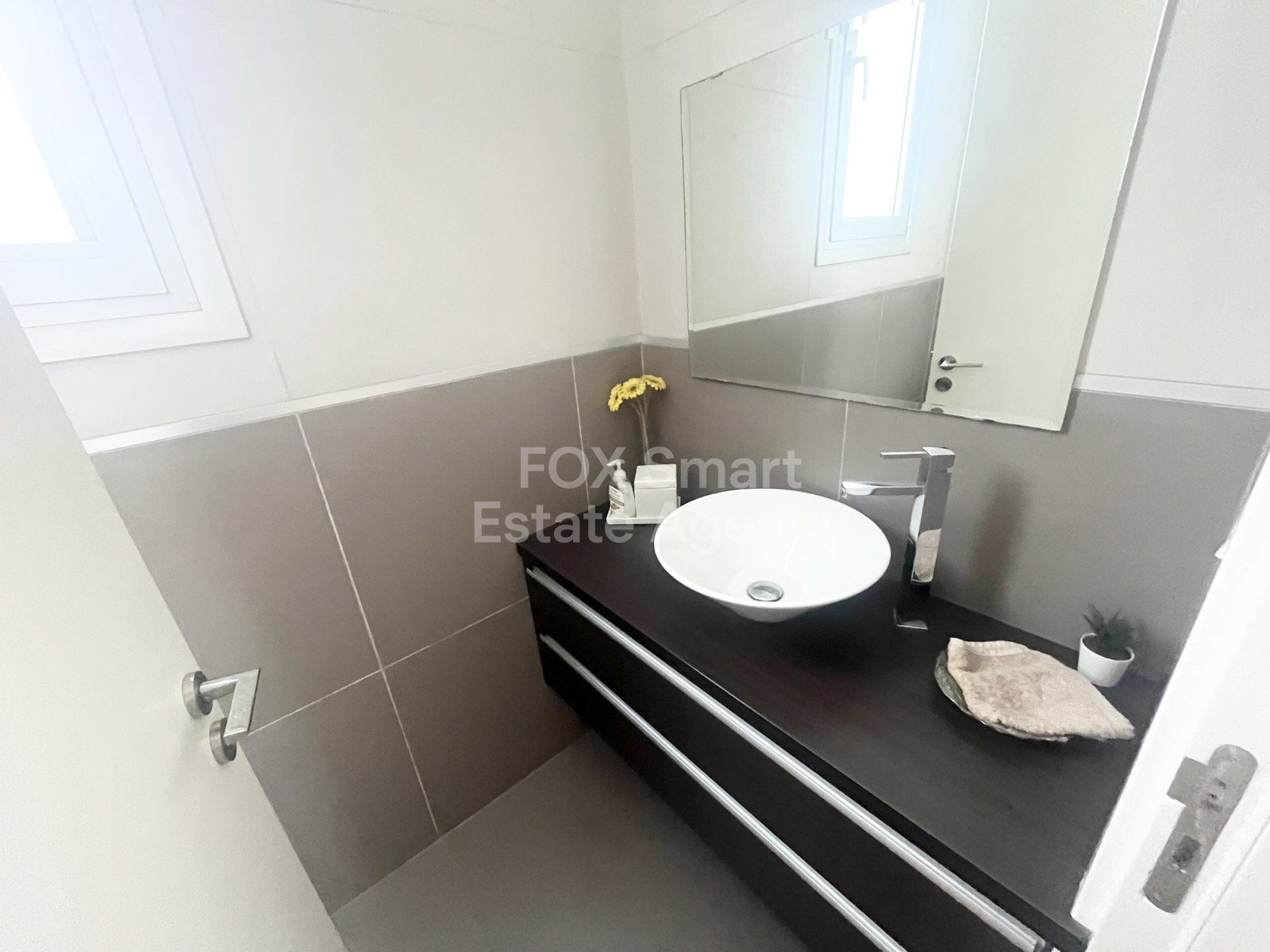 For rent 5 bedroom semi detached furnished house in Strovolos, close to the Presidential Palace, Wargaming, English School and PWC.