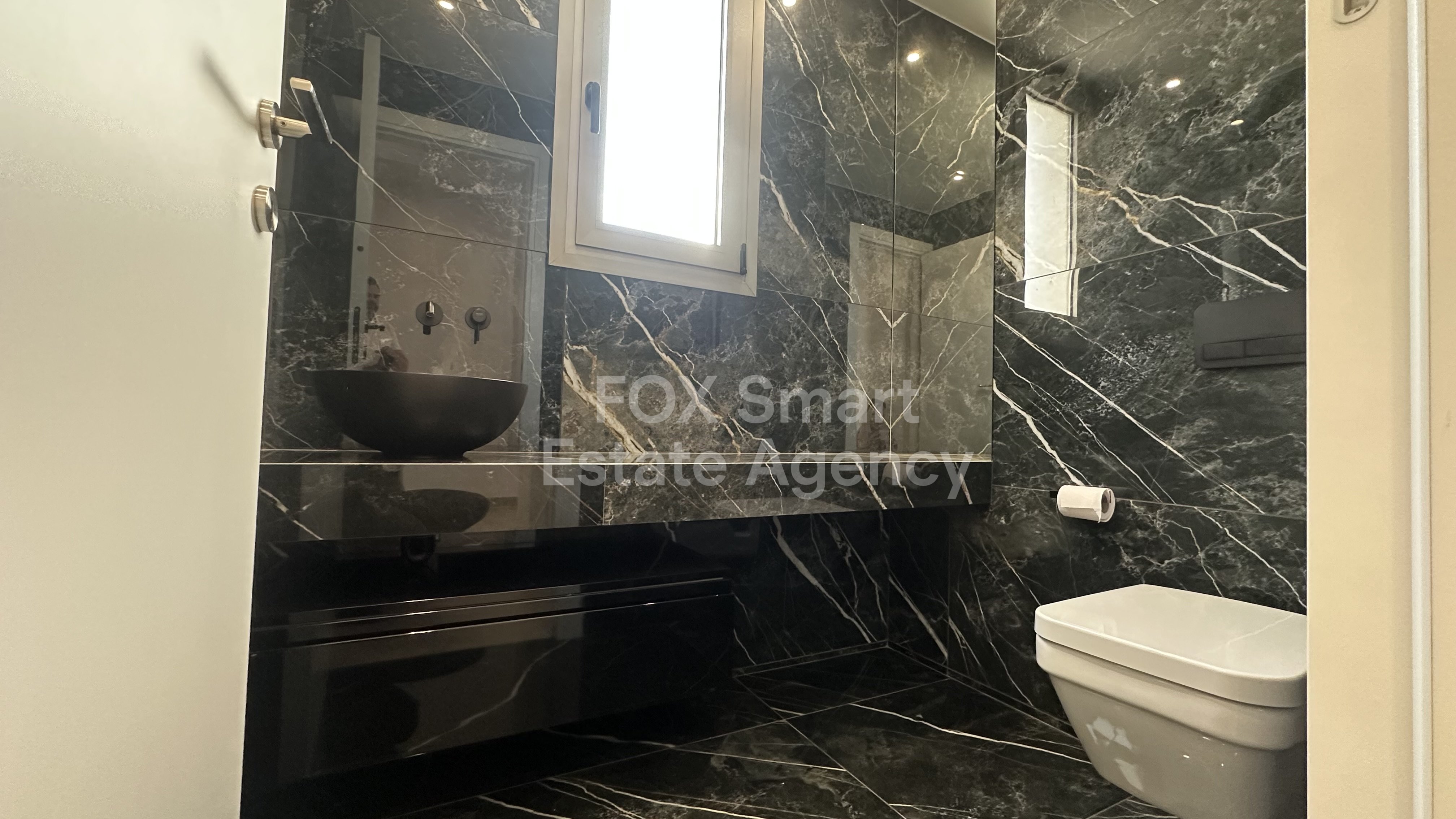 Luxurious Three Bedroom Penthouse Apartment