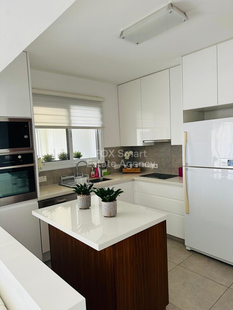 2 Bedroom, Modern Apartment