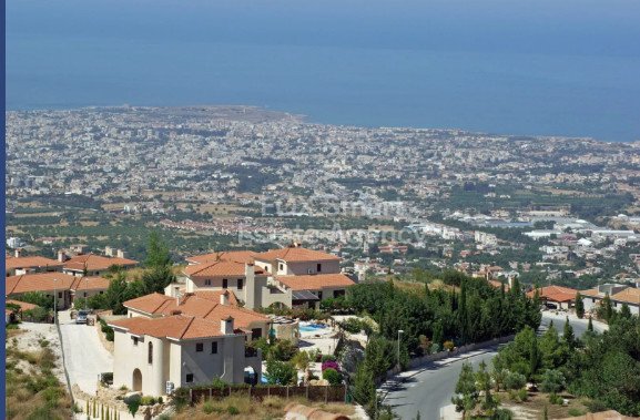 House in Tsada - view 1