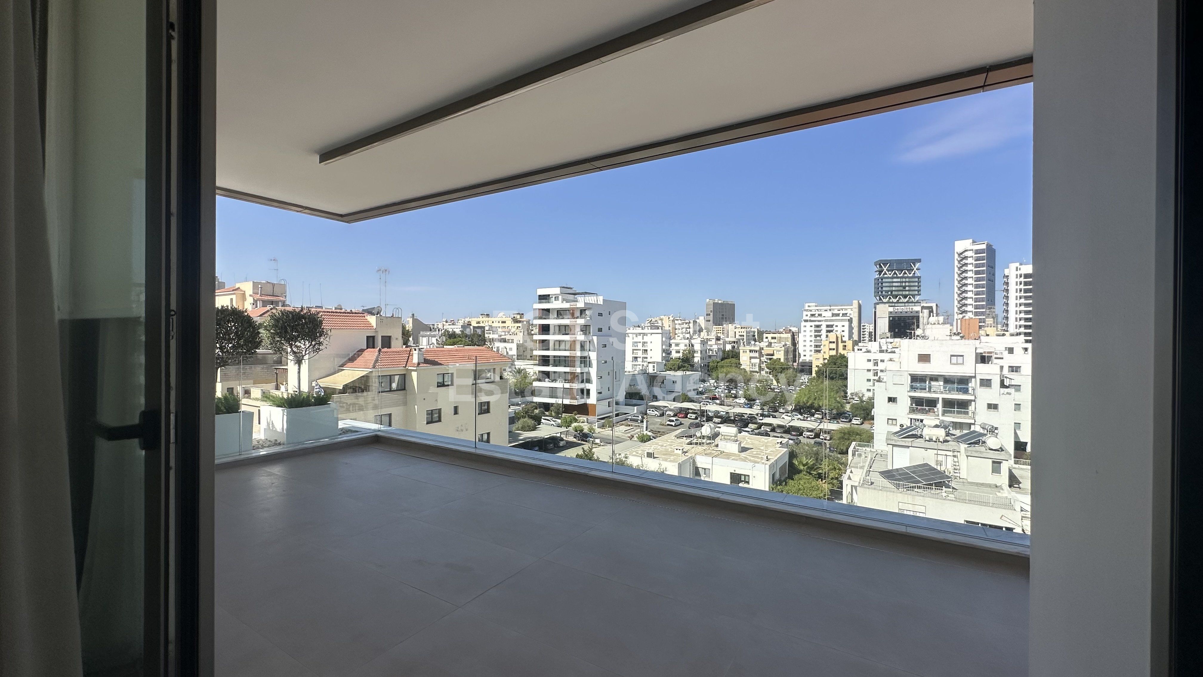 Luxurious Three Bedroom Penthouse Apartment