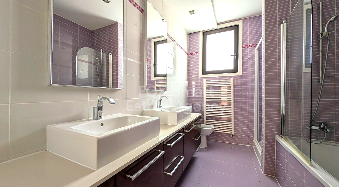 Five bedroom house for sale, Dromolaxia.