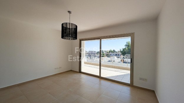 Apartment in Ypsonas - Image 4