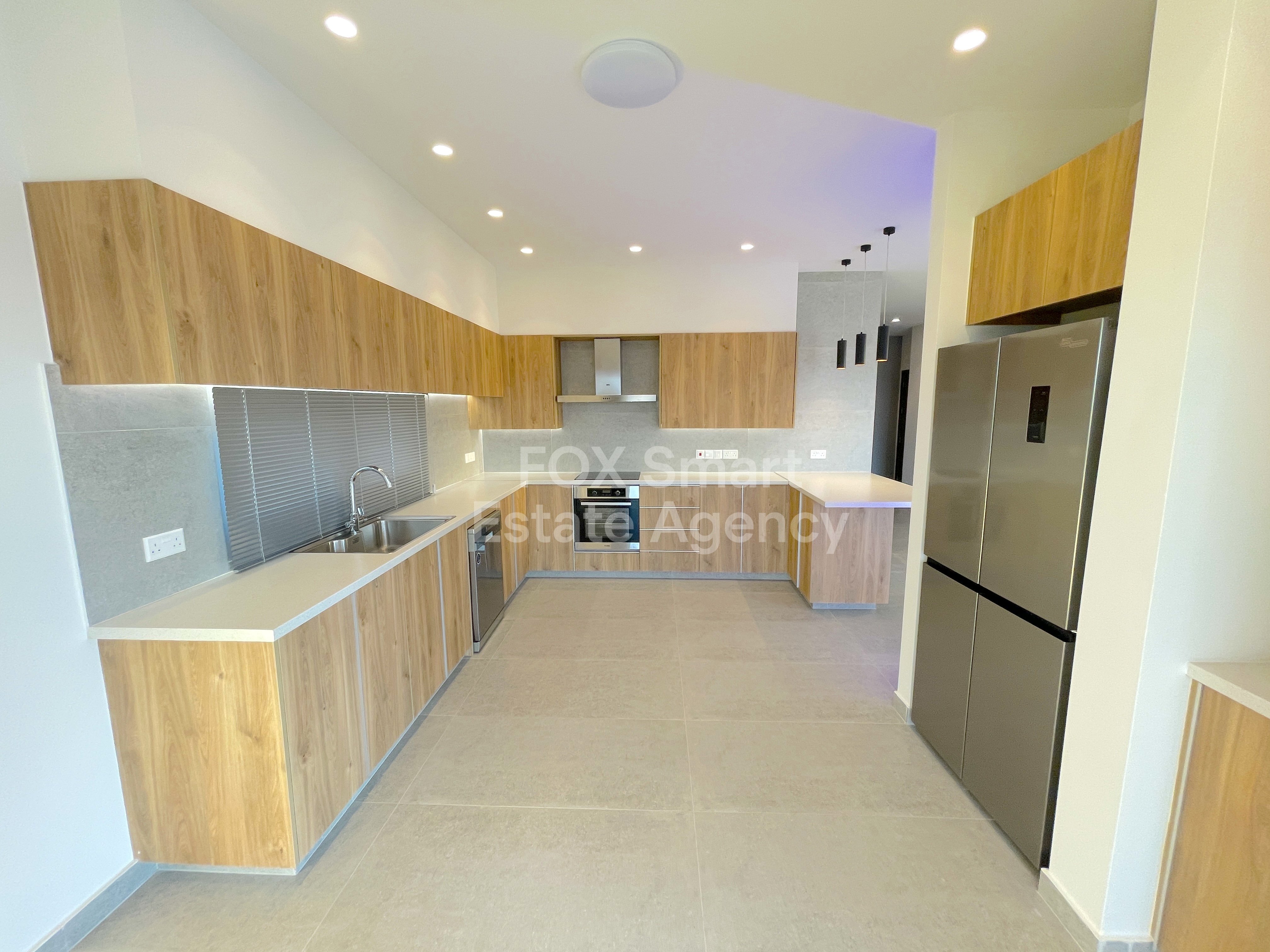 Charming Top-Floor 2-Bedroom Apartment with Expansive Balcony Near American Medical Center in Strovolos!