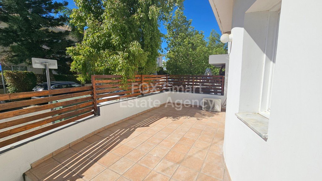 Beautiful Three bedrooms Ground apartment with a private entrance