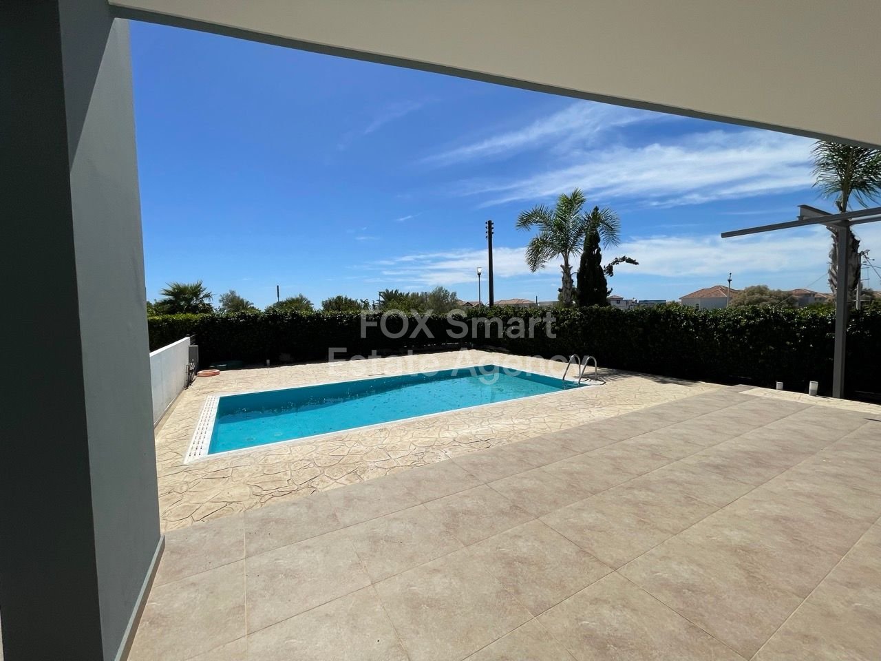 Beachside 3-Bedroom Apartment with Private Pool in Pervolia, Larnaca