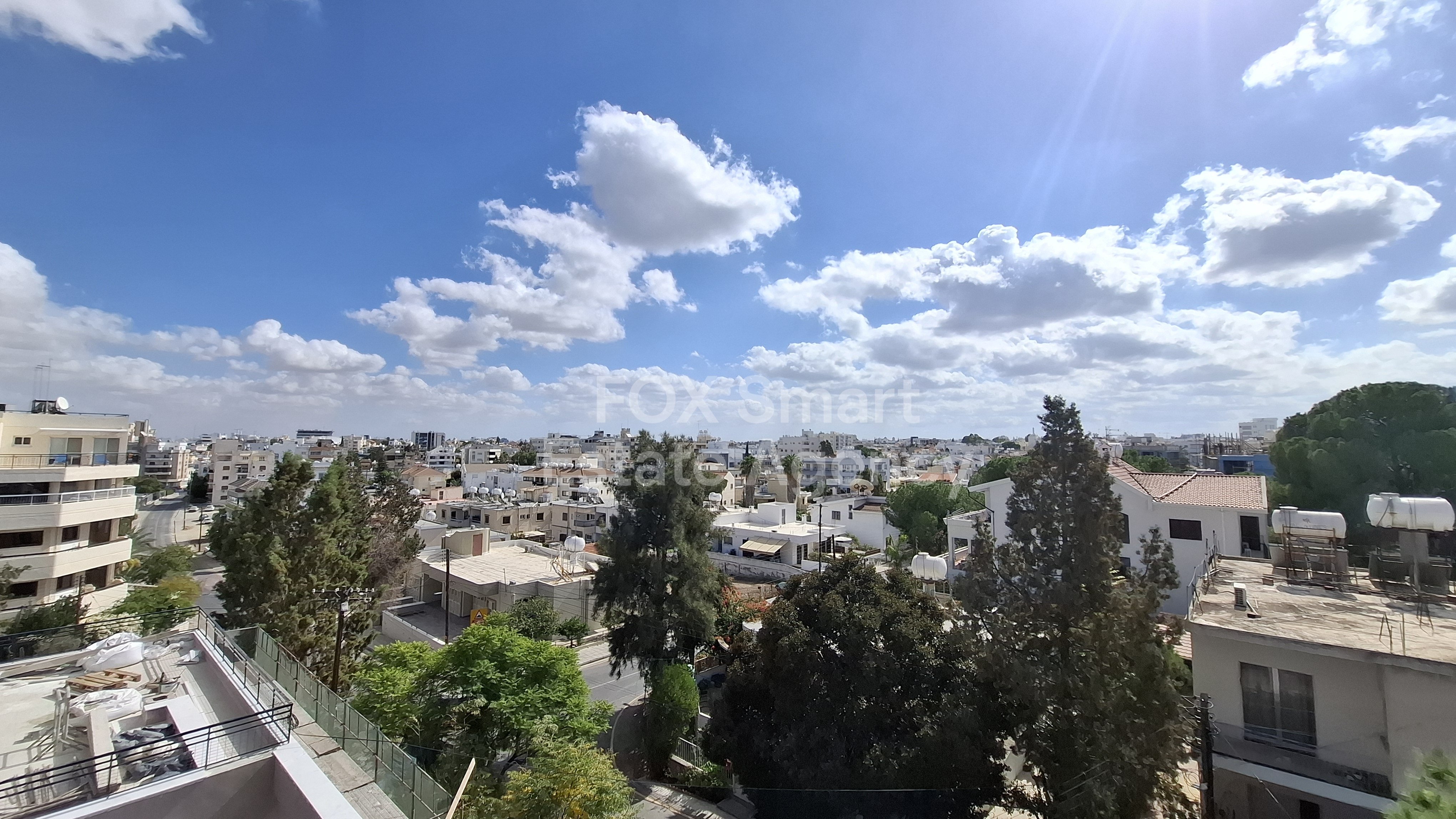 Magnificent Top floor flat with roofgarden in top Location