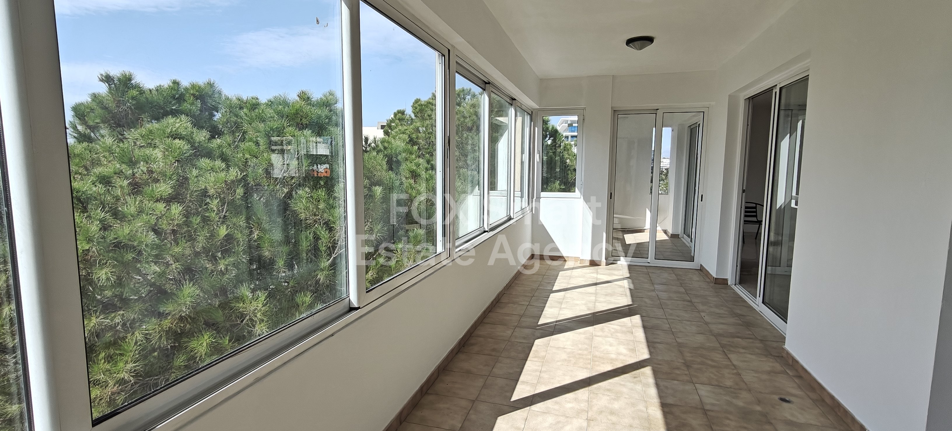 For rent spacious whole floor 3-bedroom apartment in Makedonitisa close to the Mall of Egkomi