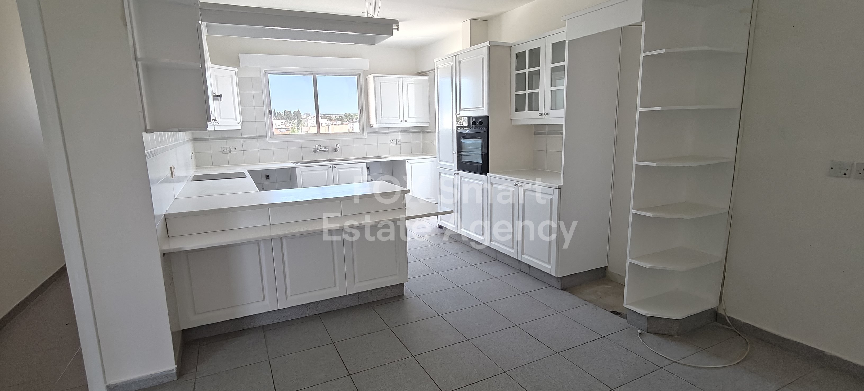 For rent spacious whole floor 3-bedroom apartment in Makedonitisa close to the Mall of Egkomi