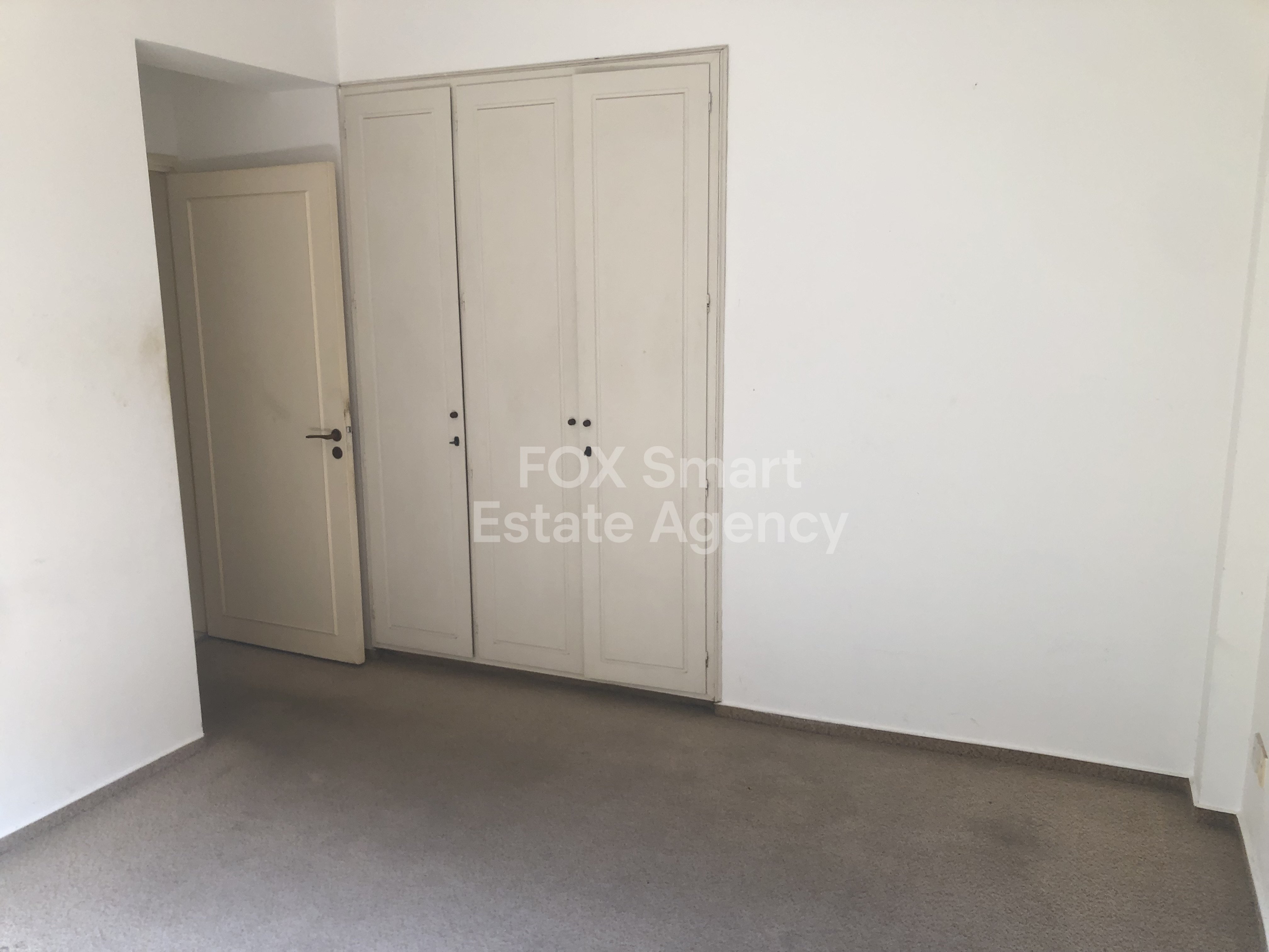 For sale 3-bedroom apartment in Agioi Oologites Nicosia near Kennedy street