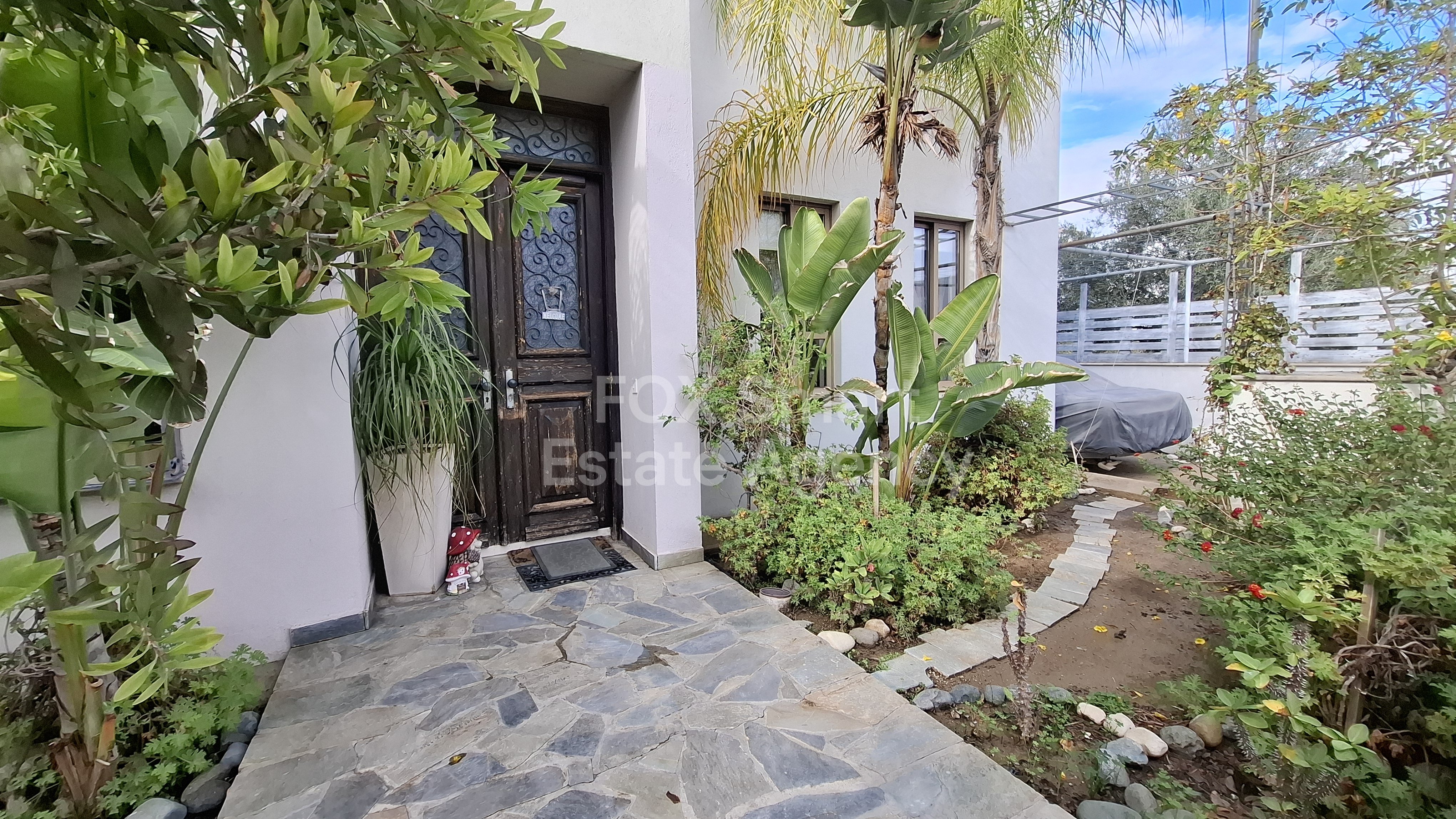 Beautiful traditional style house in a peaceful neighborhood