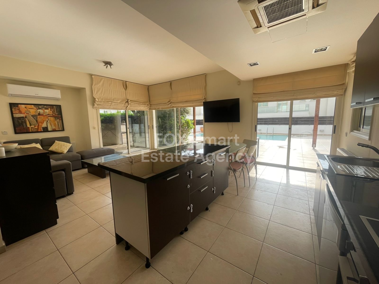 Relaxed Coastal Living: 3-Bedroom Villa Steps from the Beach in Pyla