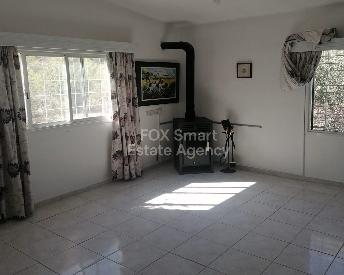 Detached house in over 14000sqm land, between Sia and Alambra