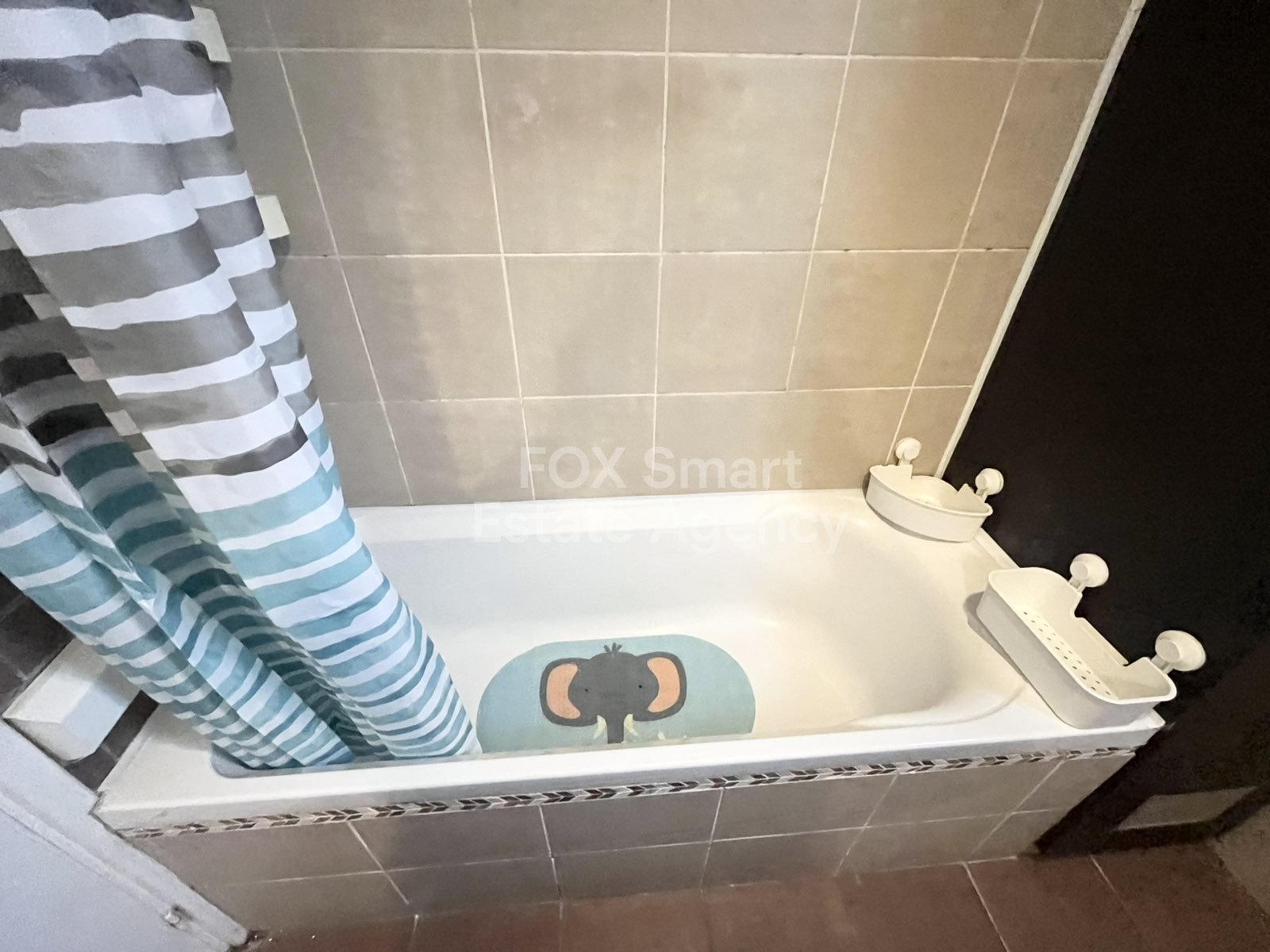 For rent 3 bedroom ground floor apartment in Agioi Omologites, near American School.