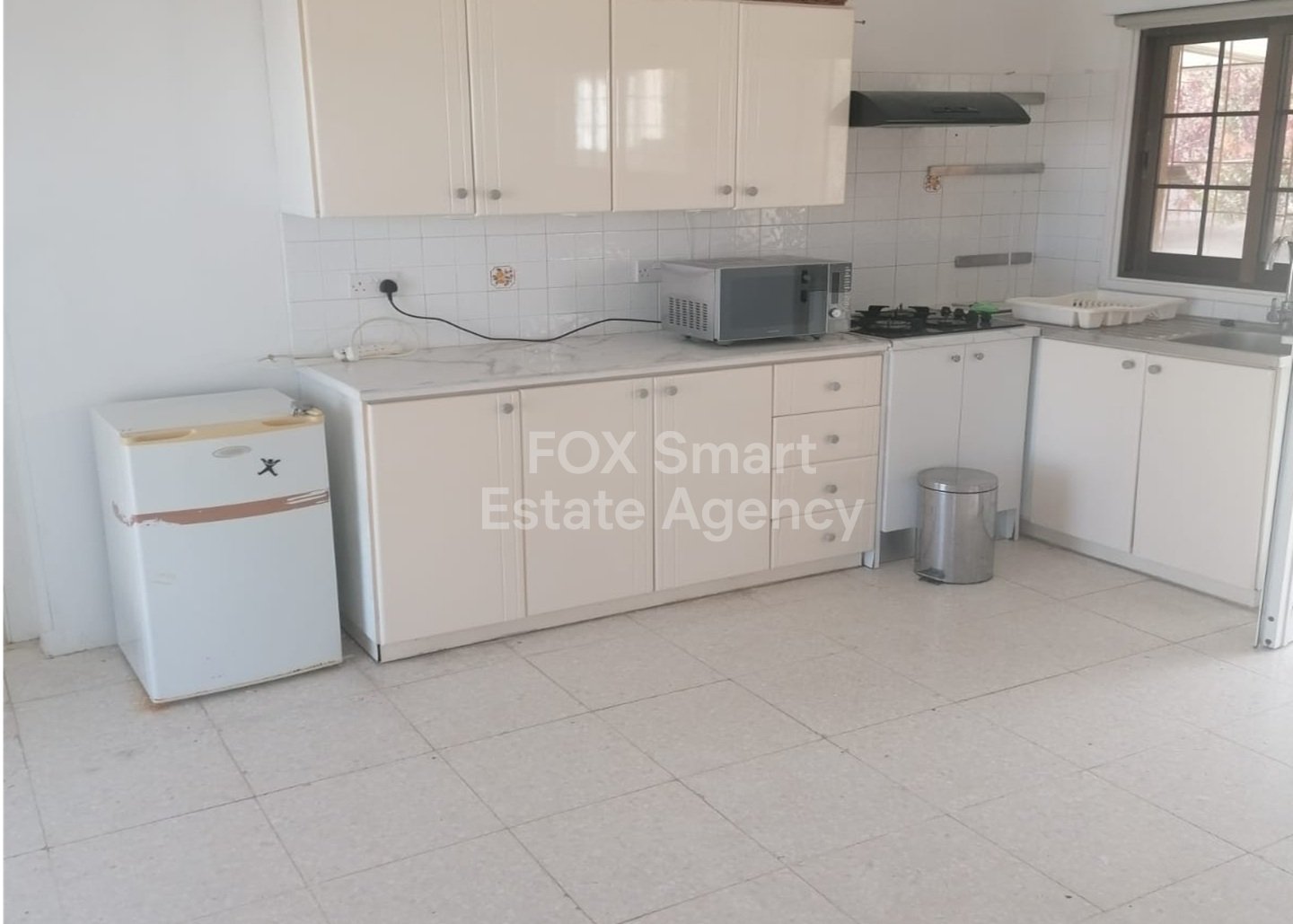 Detached house in over 14000sqm land, between Sia and Alambra