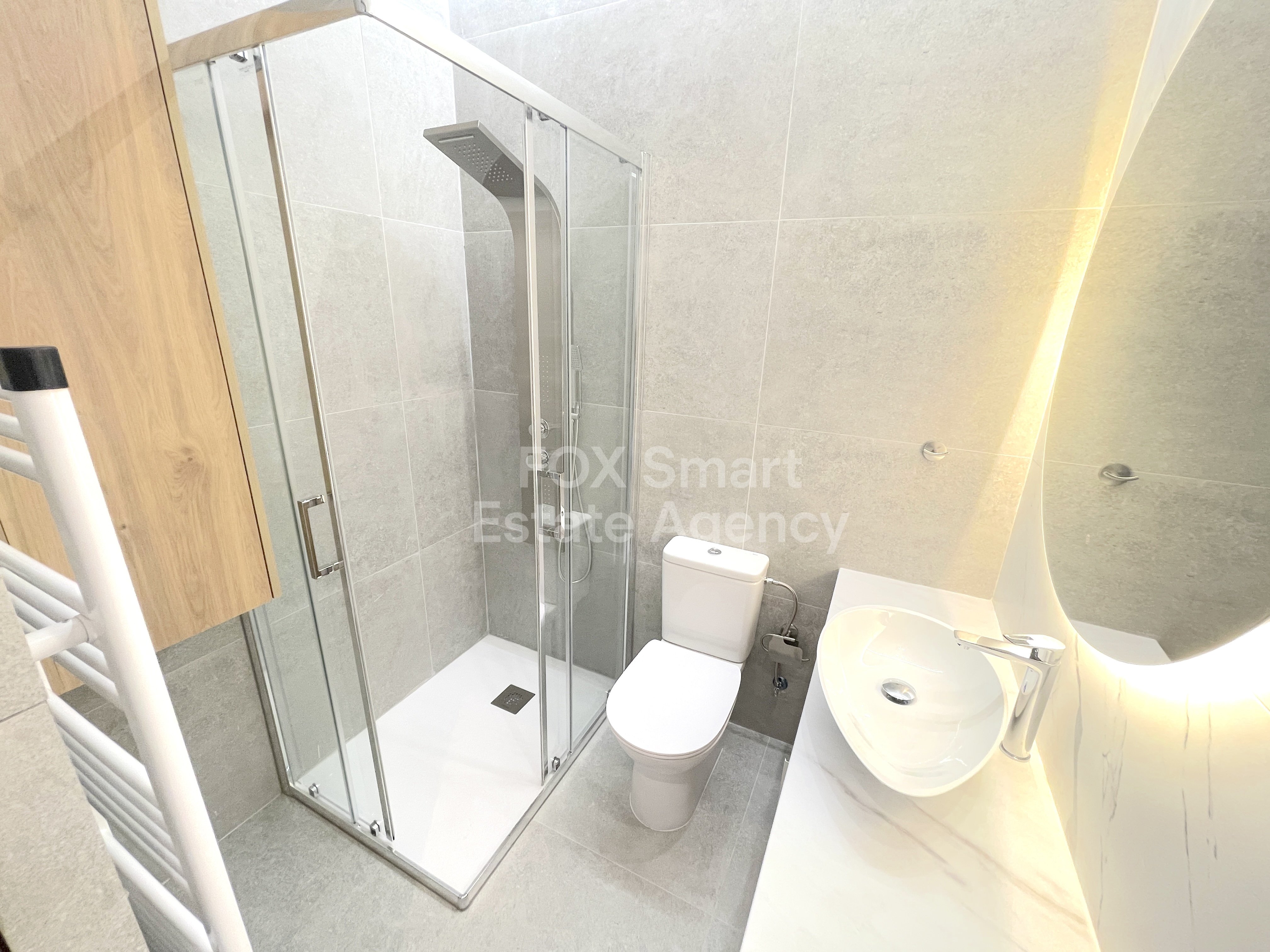 Charming Top-Floor 2-Bedroom Apartment with Expansive Balcony Near American Medical Center in Strovolos!