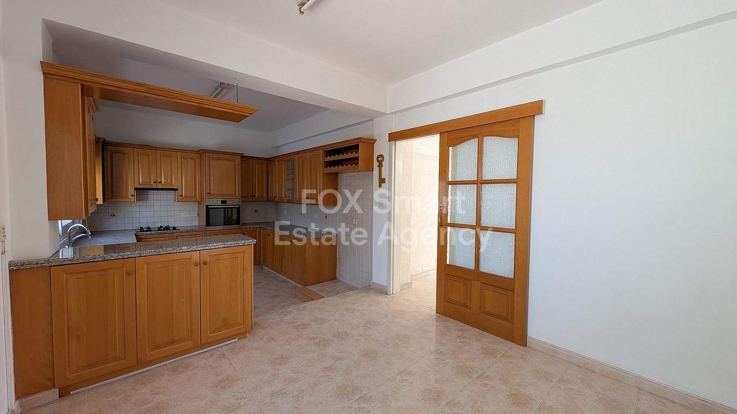 Charming 3-Bedroom Semi-Detached Home with Auxiliary Building in Strovolos
