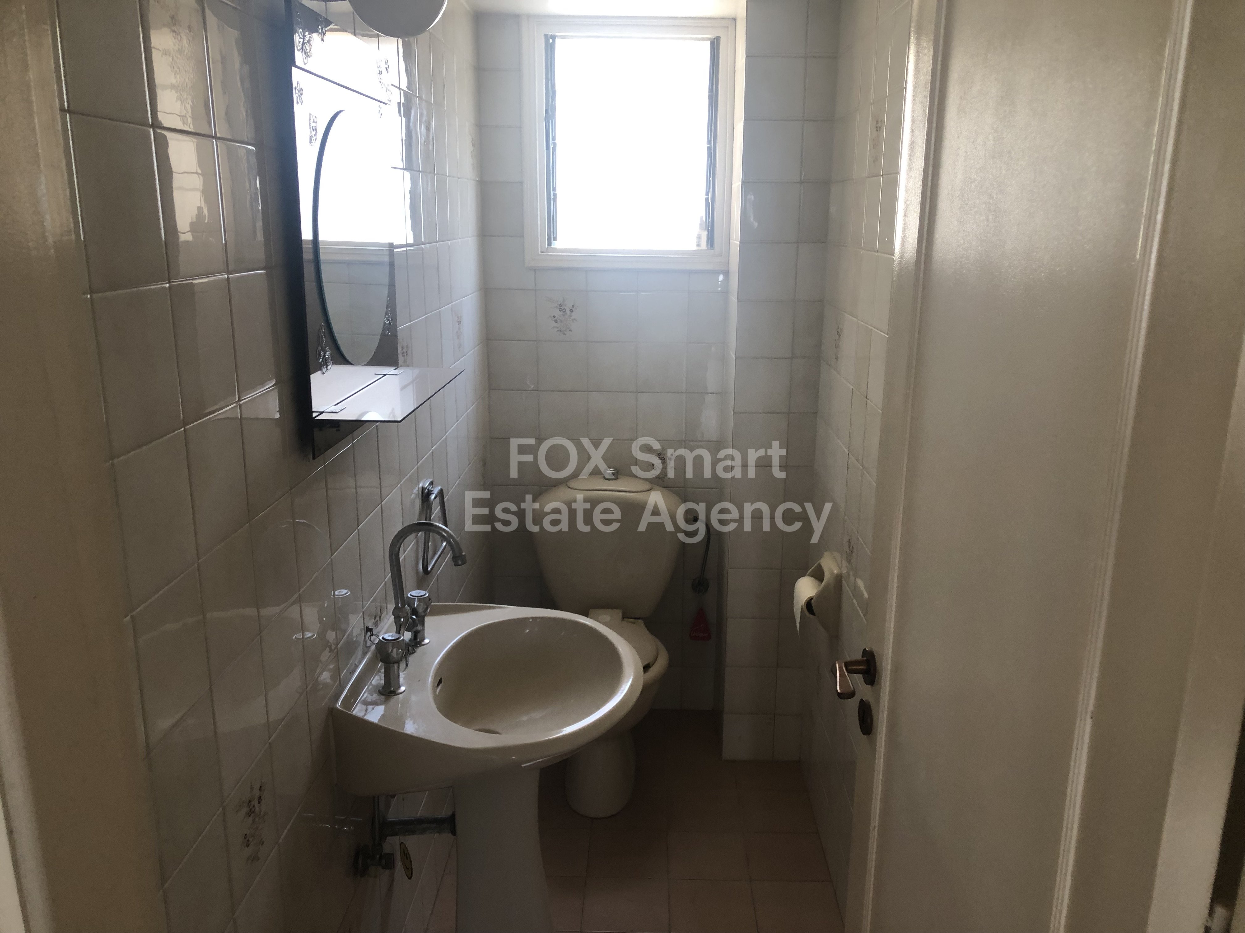 For sale 3-bedroom apartment in Agioi Oologites Nicosia near Kennedy street