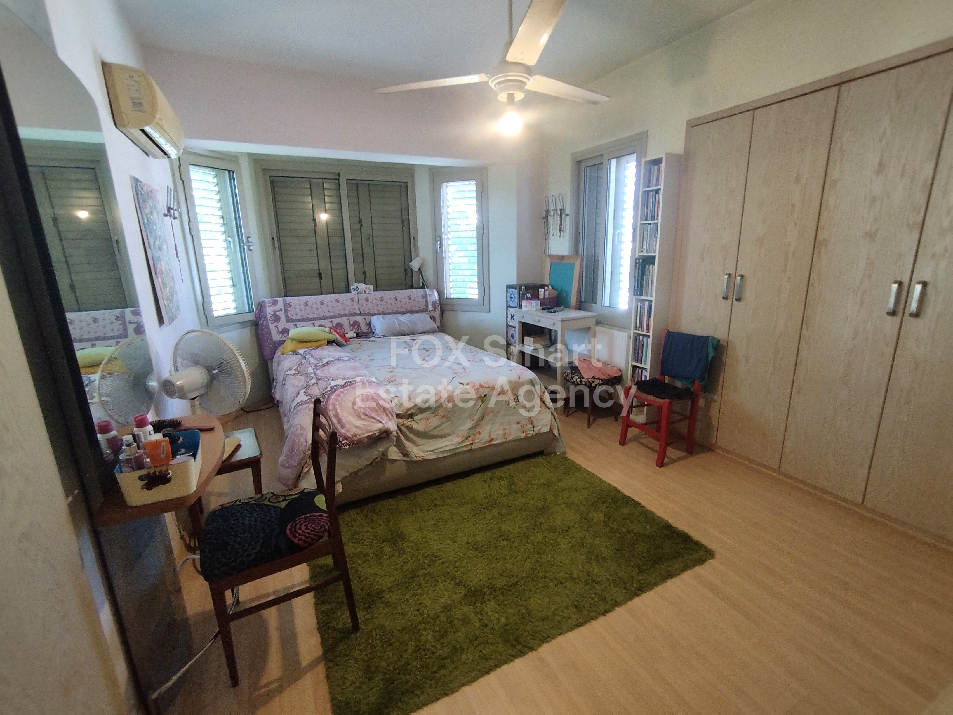 Space, Comfort & Location – 4-Bedroom Residence with Attic & Courtyard