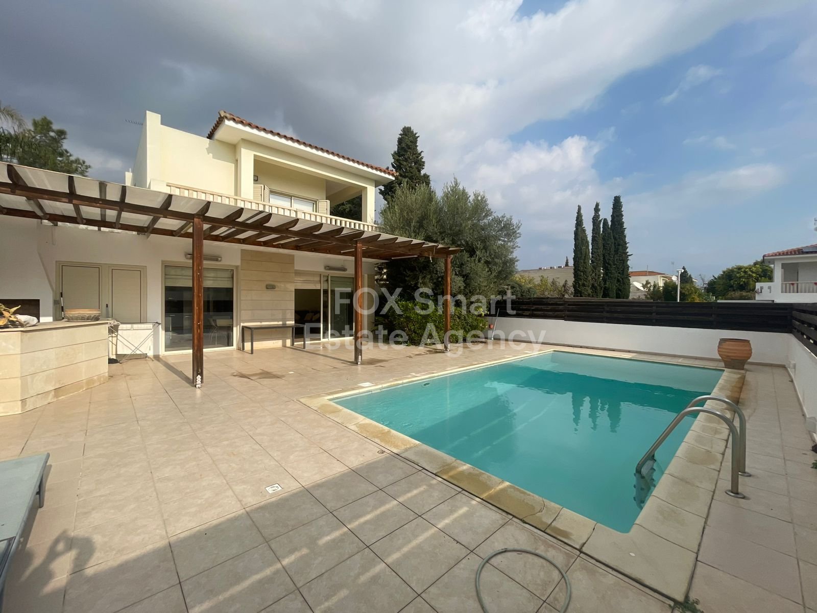 Relaxed Coastal Living: 3-Bedroom Villa Steps from the Beach in Pyla