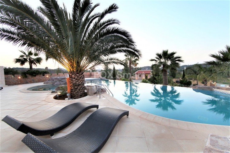 House in Nicosia - Image 3