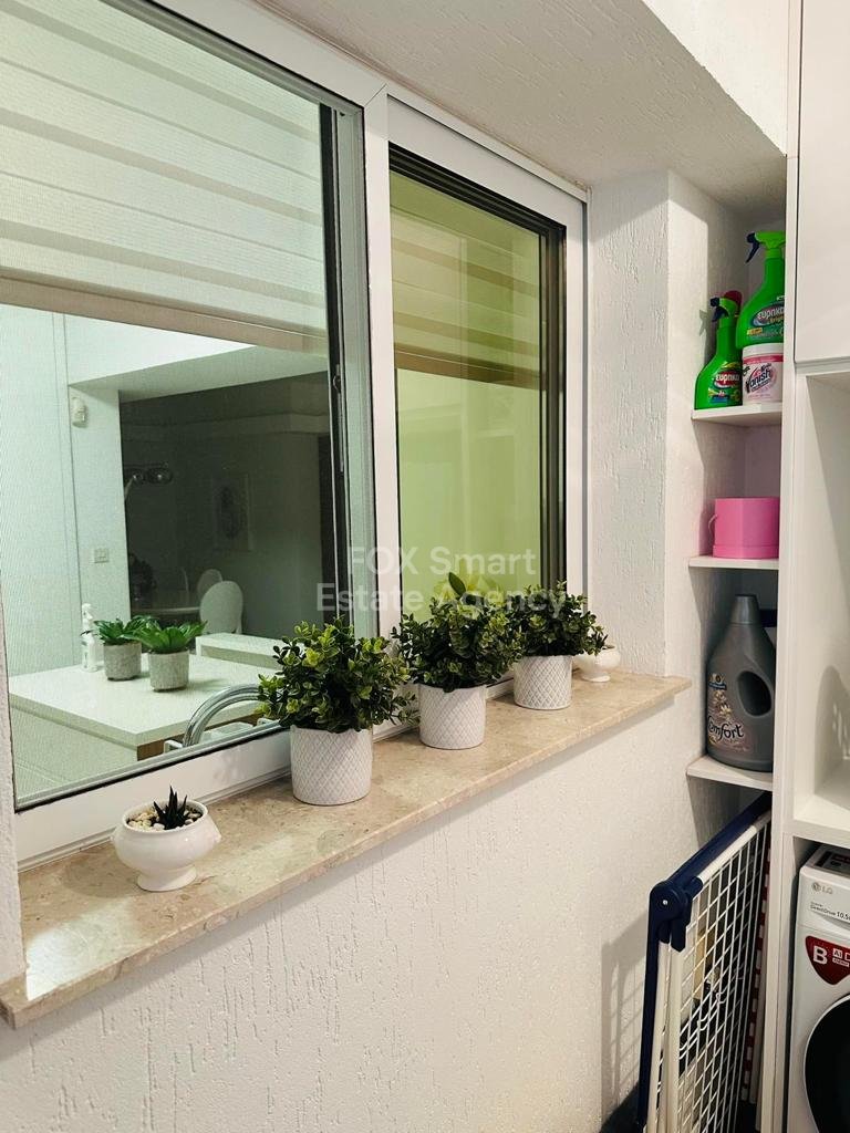 2 Bedroom, Modern Apartment