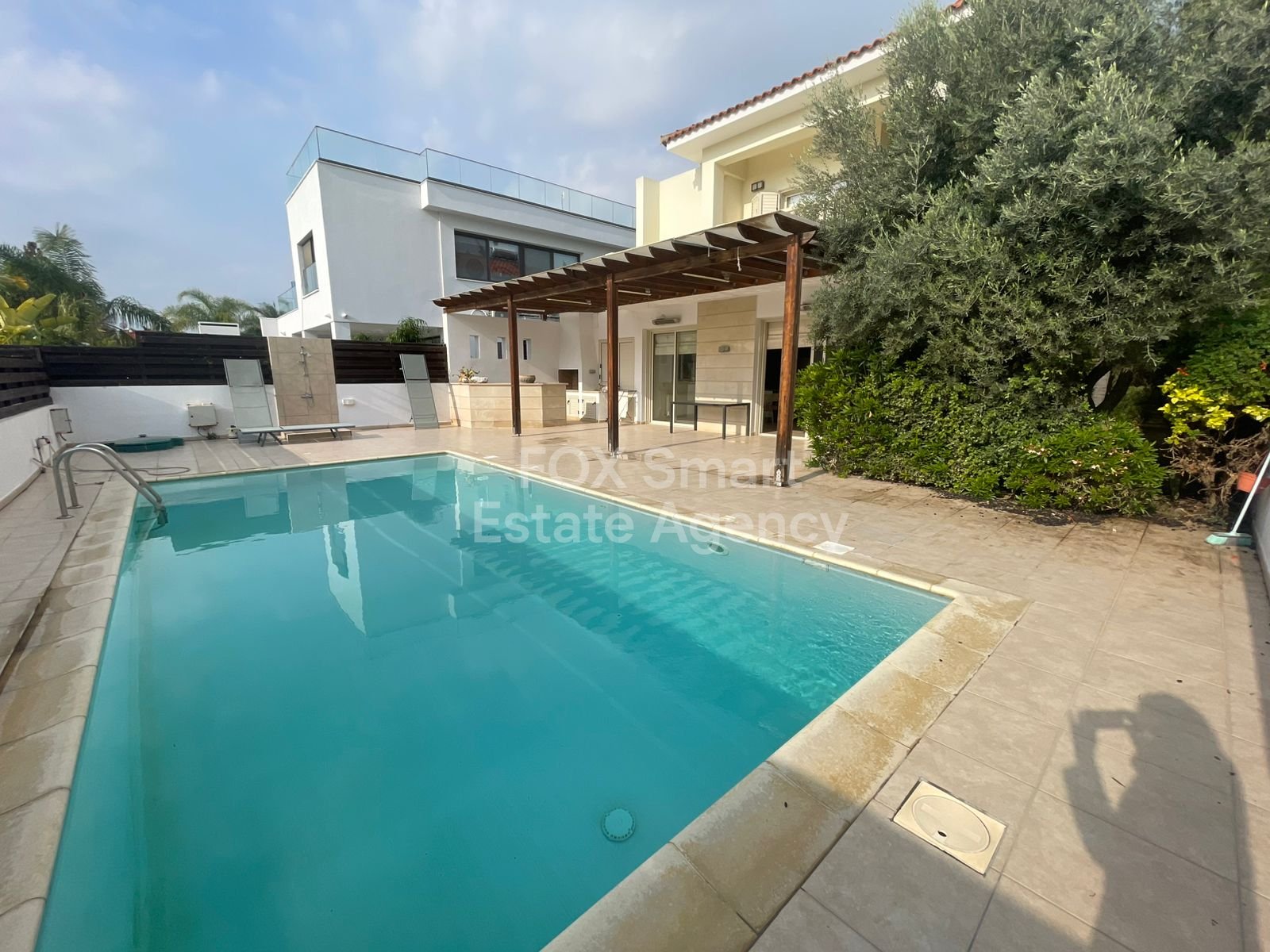 Relaxed Coastal Living: 3-Bedroom Villa Steps from the Beach in Pyla