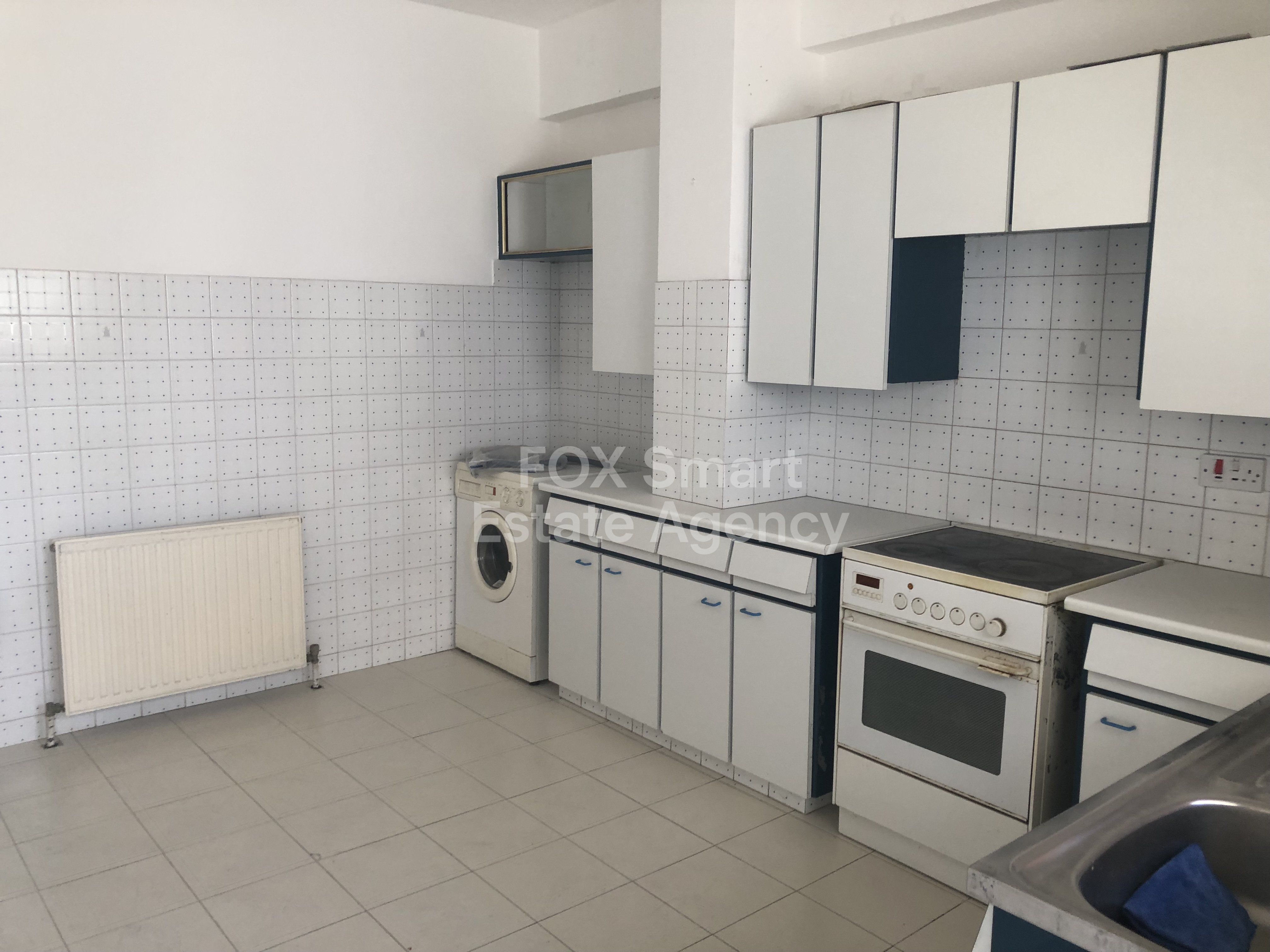 For sale 3-bedroom apartment in Agioi Oologites Nicosia near Kennedy street