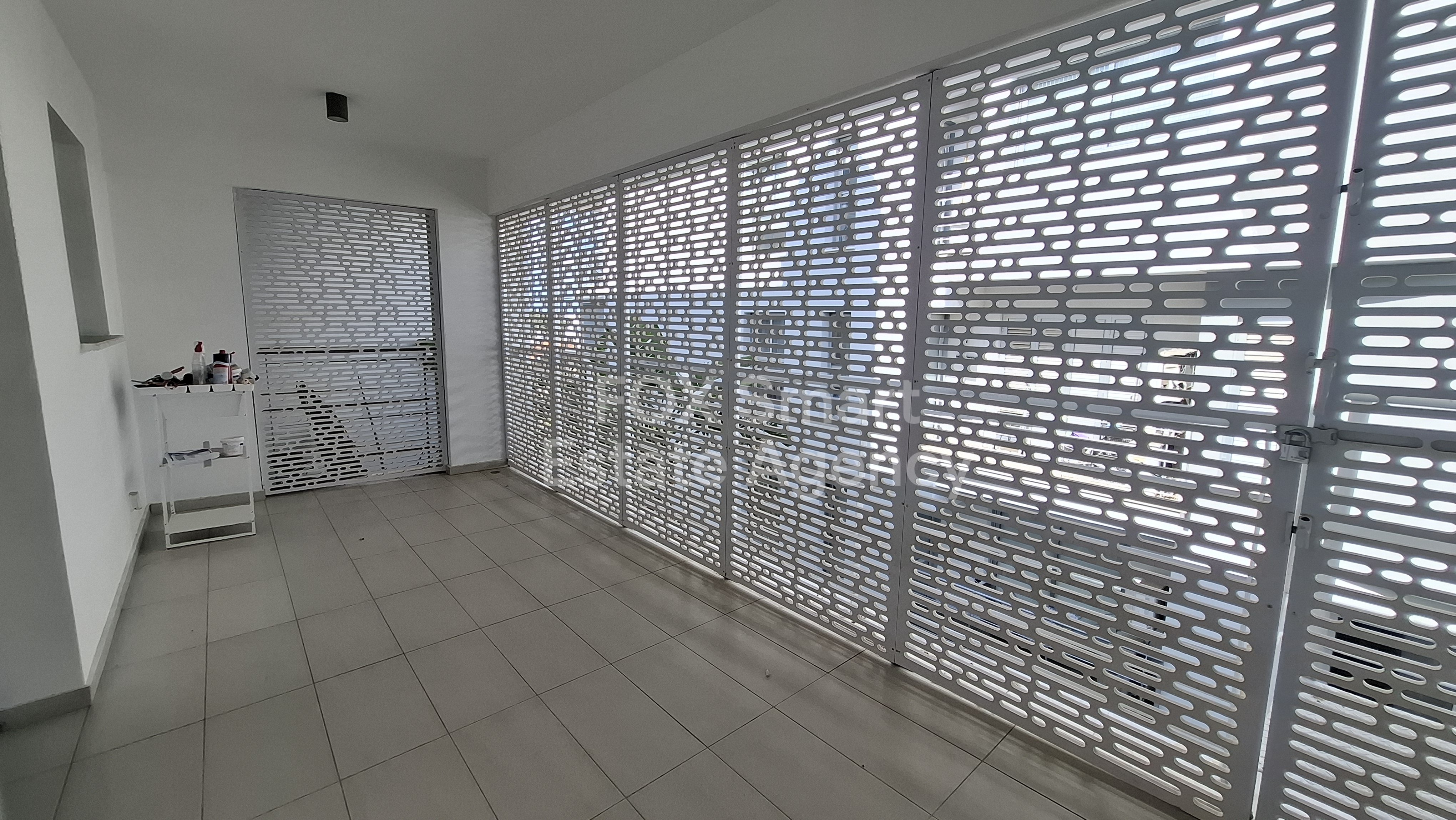 Magnificent Top floor flat with roofgarden in top Location