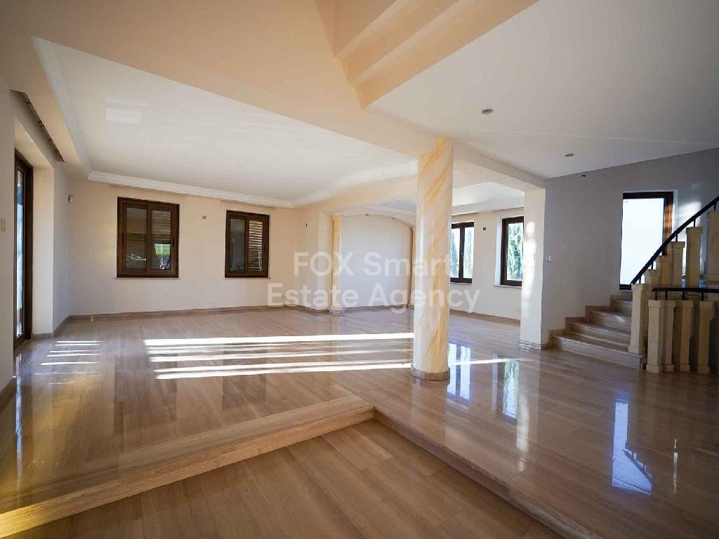 Spacious 5-bedroom house with a swimming pool in Tseri, Nicosia
