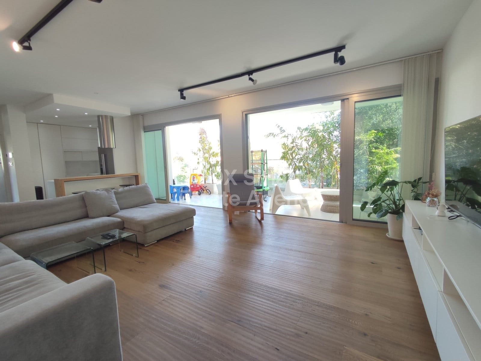 Spacious 2-Bedroom Apartment near Alpha Mega Akropolis