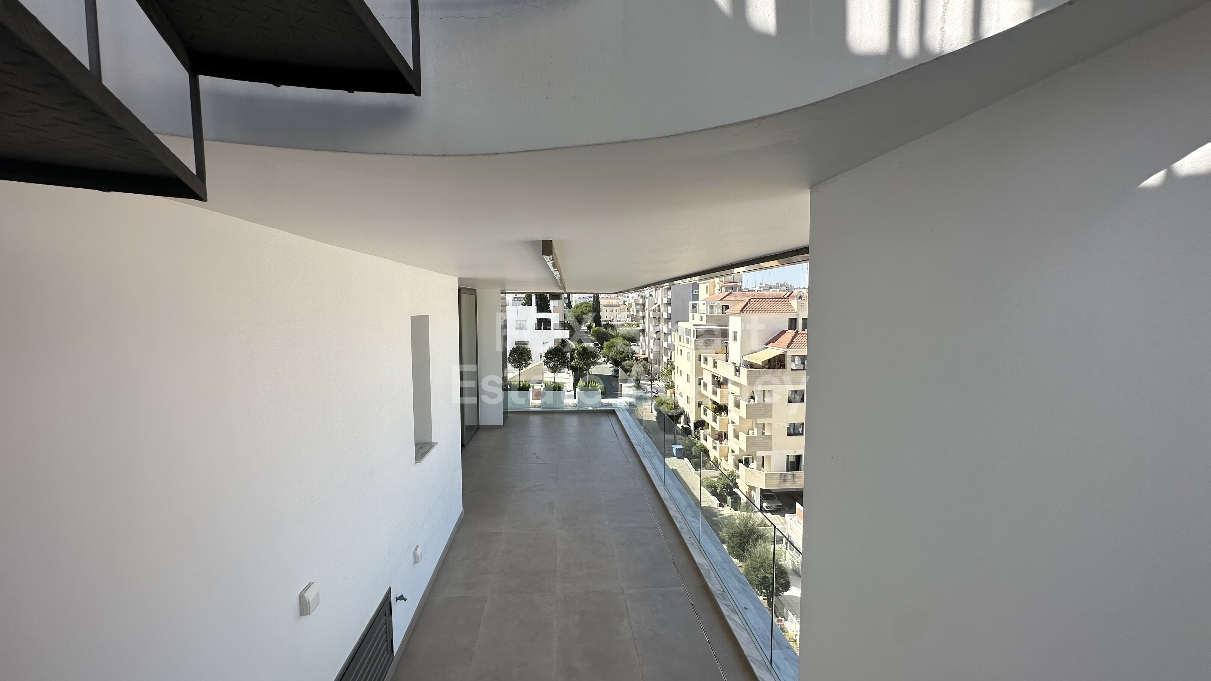 Luxurious Three Bedroom Penthouse Apartment