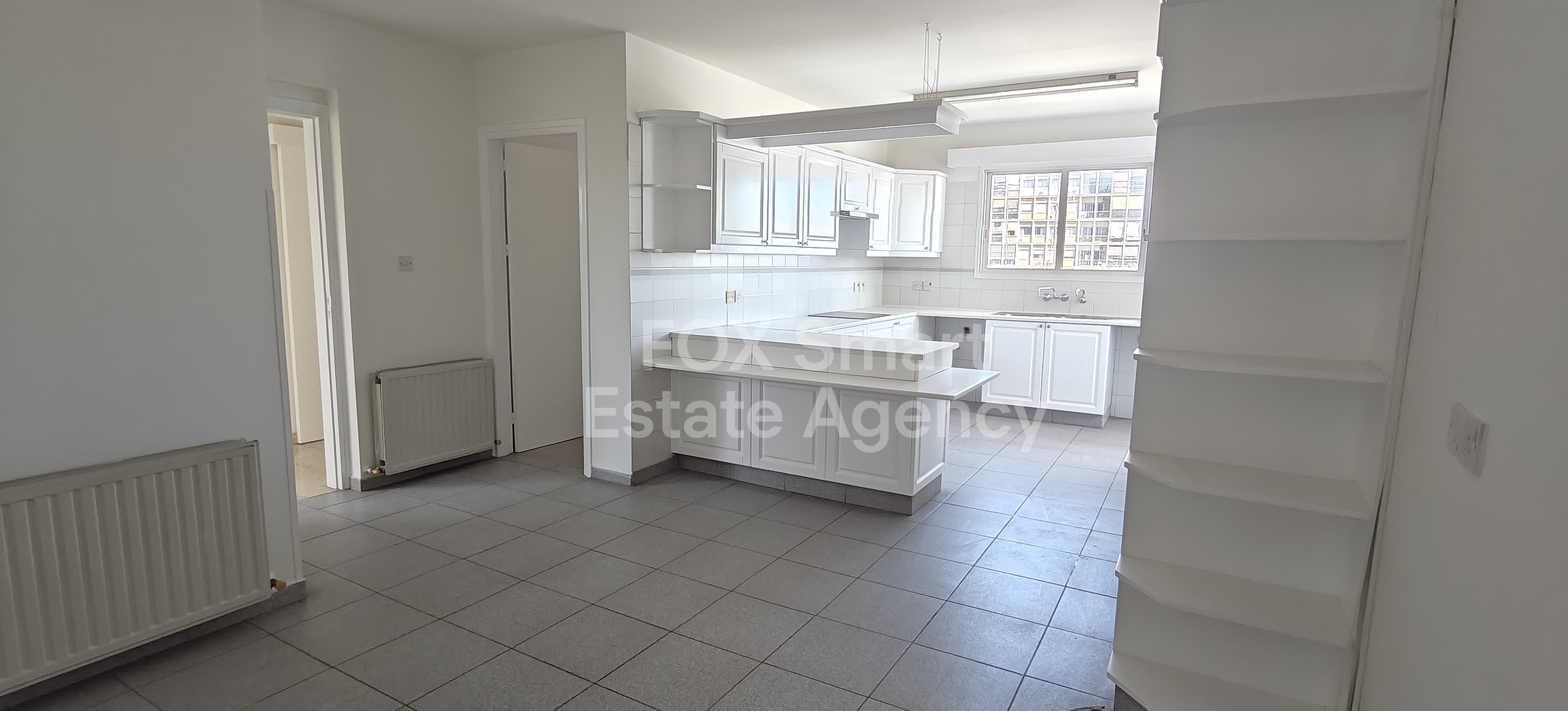 For rent spacious whole floor 3-bedroom apartment in Makedonitisa close to the Mall of Egkomi