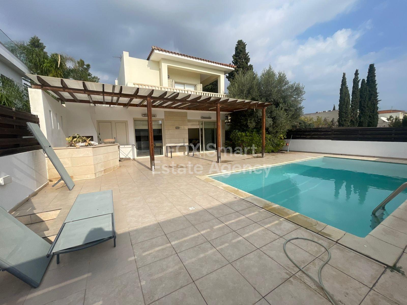 Relaxed Coastal Living: 3-Bedroom Villa Steps from the Beach in Pyla