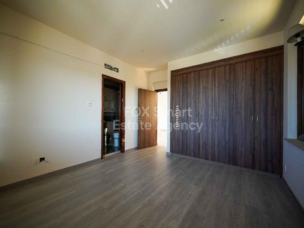 Spacious 5-bedroom house with a swimming pool in Tseri, Nicosia