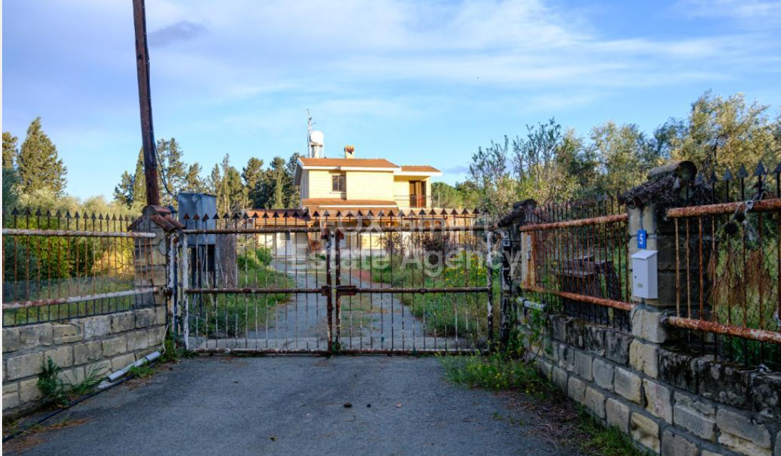 For Sale: Charming House with Spacious Grounds in Pyrga