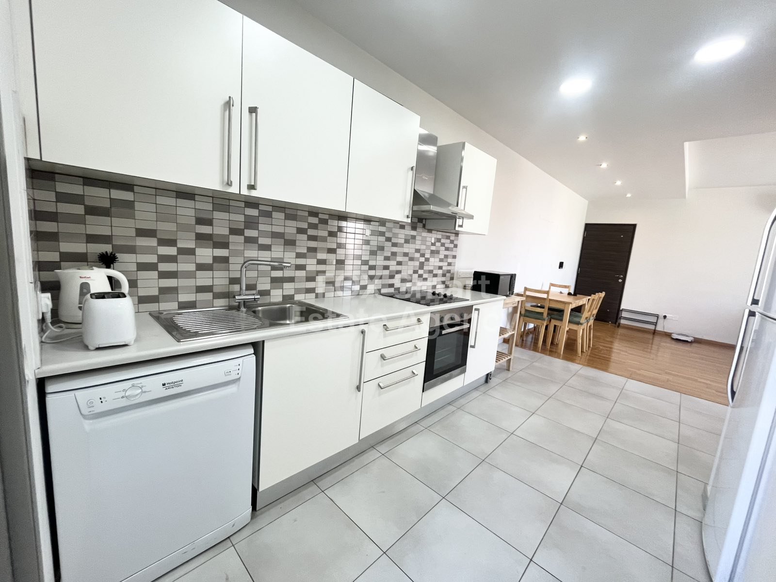 For rent 2 bedroom fully-furnished apartment close to KPMG and John Kennedy Street in Acropolis, Nicosia.