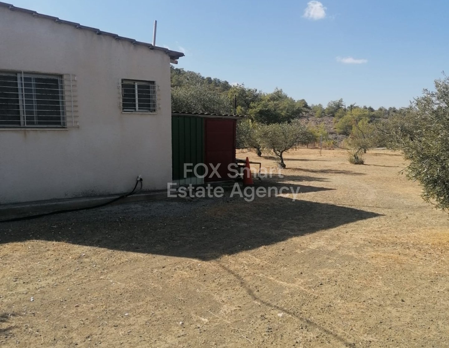 Detached house in over 14000sqm land, between Sia and Alambra