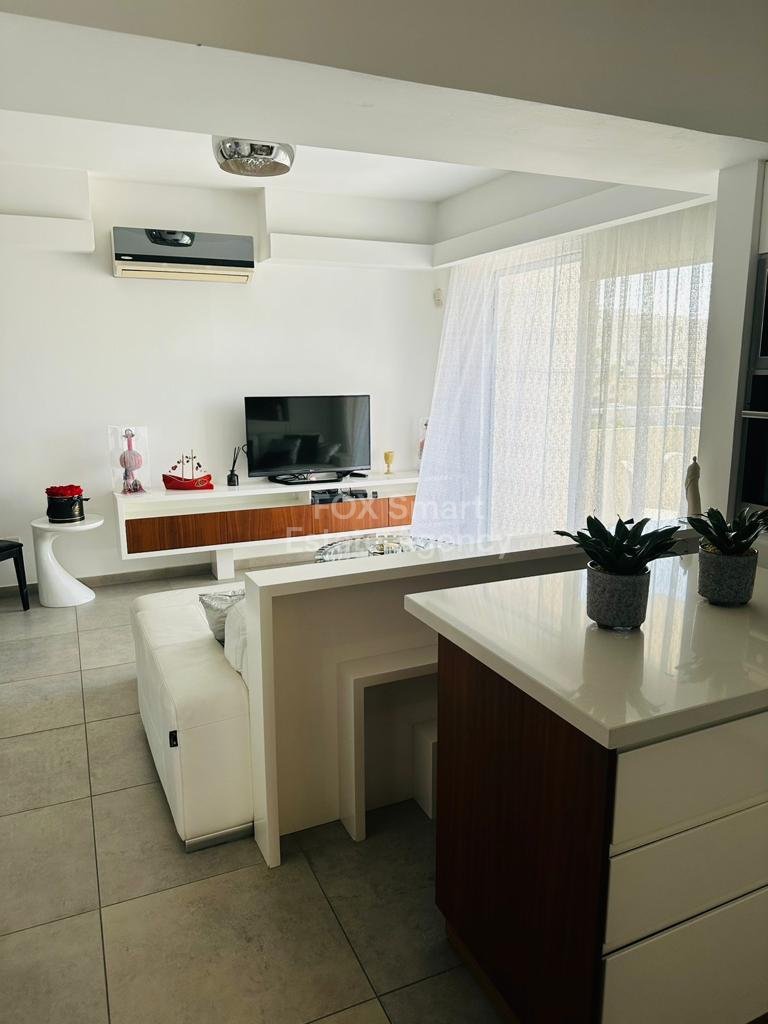 2 Bedroom, Modern Apartment