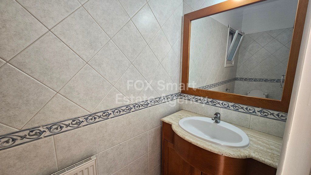 Beautiful Three bedrooms Ground apartment with a private entrance
